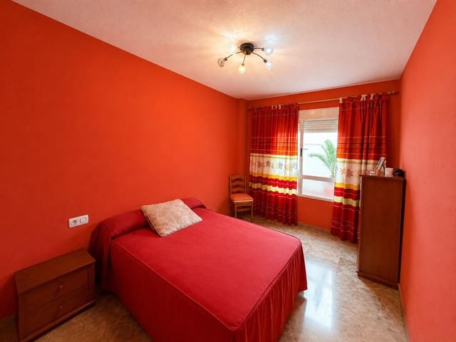3 bedroom Apartment for sale in Alicante / Alacant city with garage - € 185,000 (Ref: 9910993)