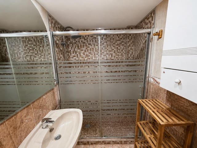 3 bedroom Apartment for sale in Alicante / Alacant city with garage - € 185,000 (Ref: 9910993)