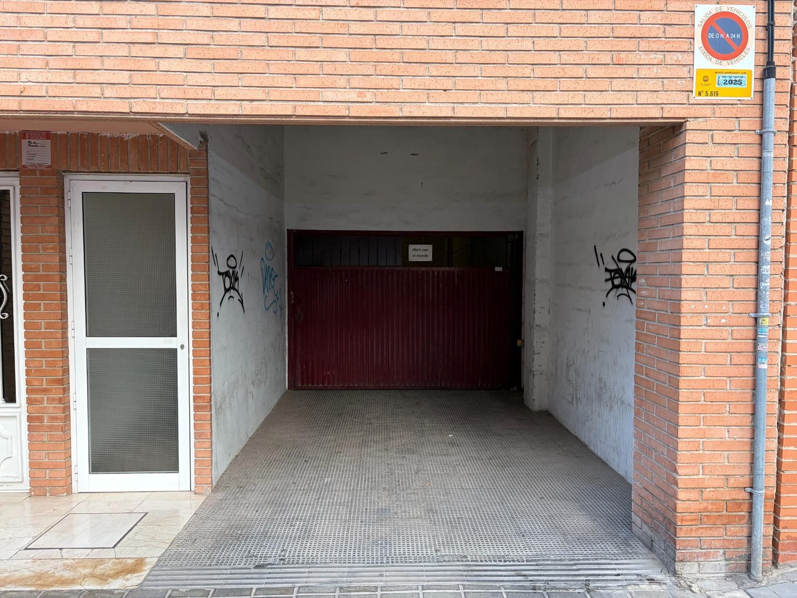 3 bedroom Apartment for sale in Alicante / Alacant city with garage - € 185,000 (Ref: 9910993)