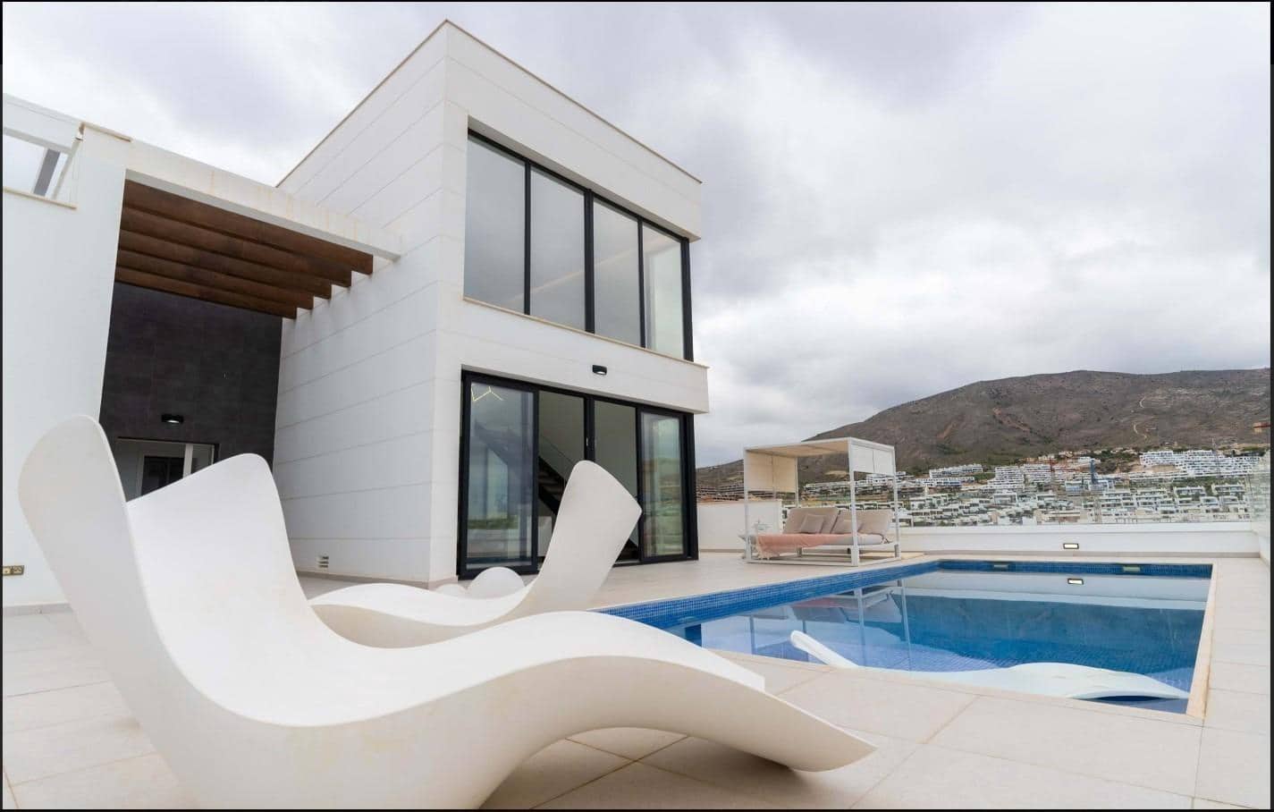 3 bedroom Villa for rent in Finestrat with pool - € 4,500 (Ref: 9922264)