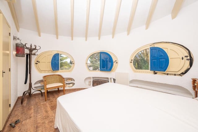 4 soveværelse Villa til salg i El Campello med swimmingpool garage - € 800.000 (Ref: 9929340)