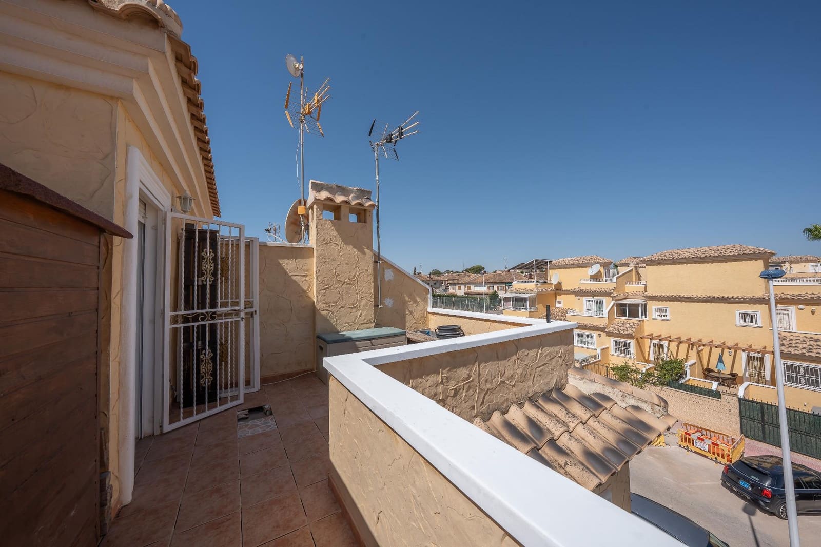 4 bedroom Terraced Villa for sale in Torrevieja with pool - € 340,000 (Ref: 9929341)