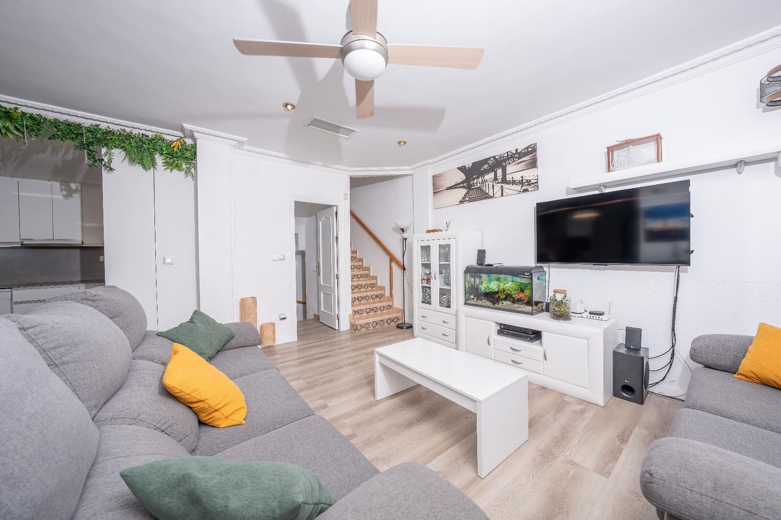 Adosado de 4 habitaciones en Torrevieja en venta con piscina - 340.000 € (Ref: 9929341)