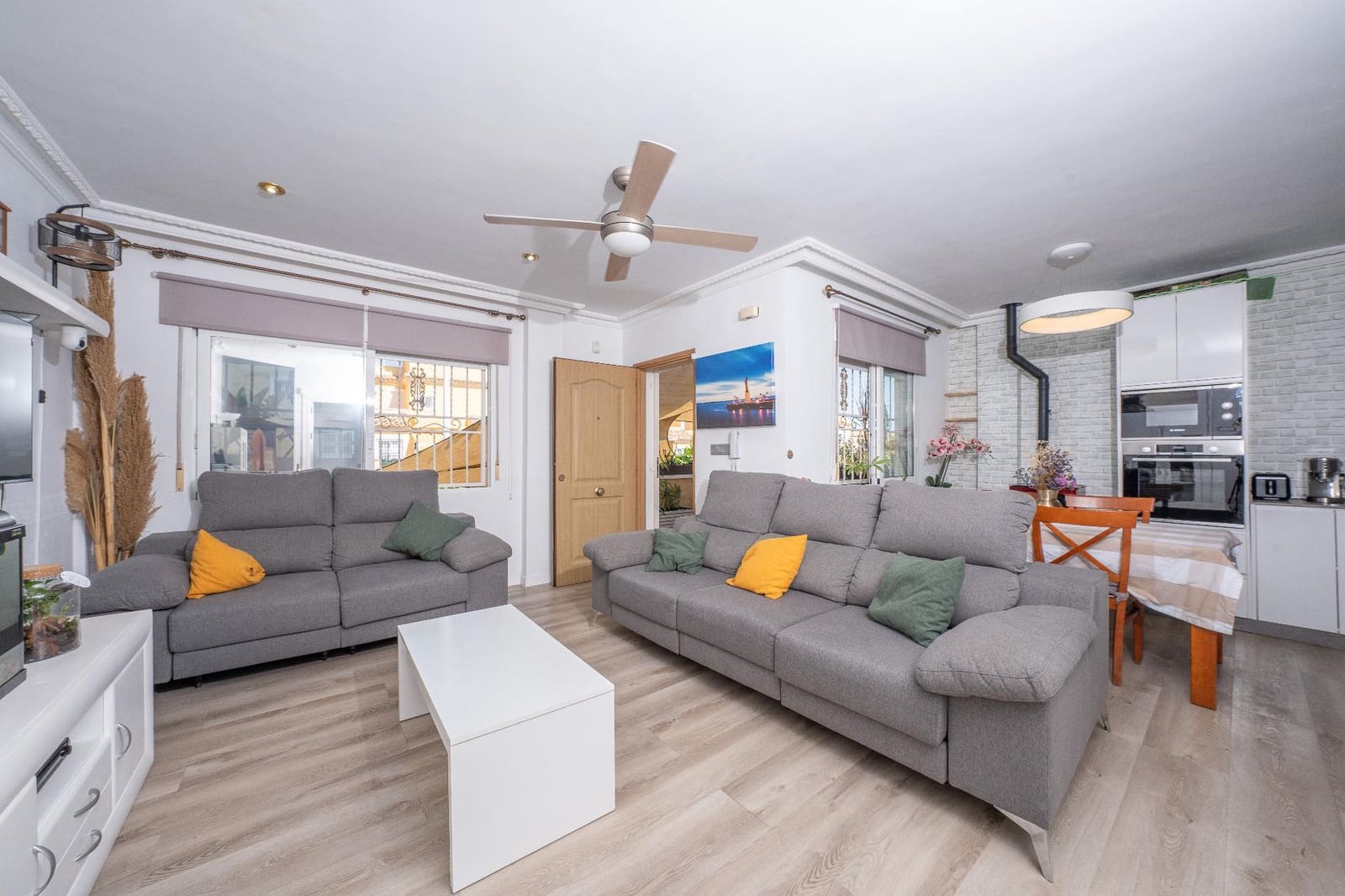 Adosado de 4 habitaciones en Torrevieja en venta con piscina - 340.000 € (Ref: 9929341)
