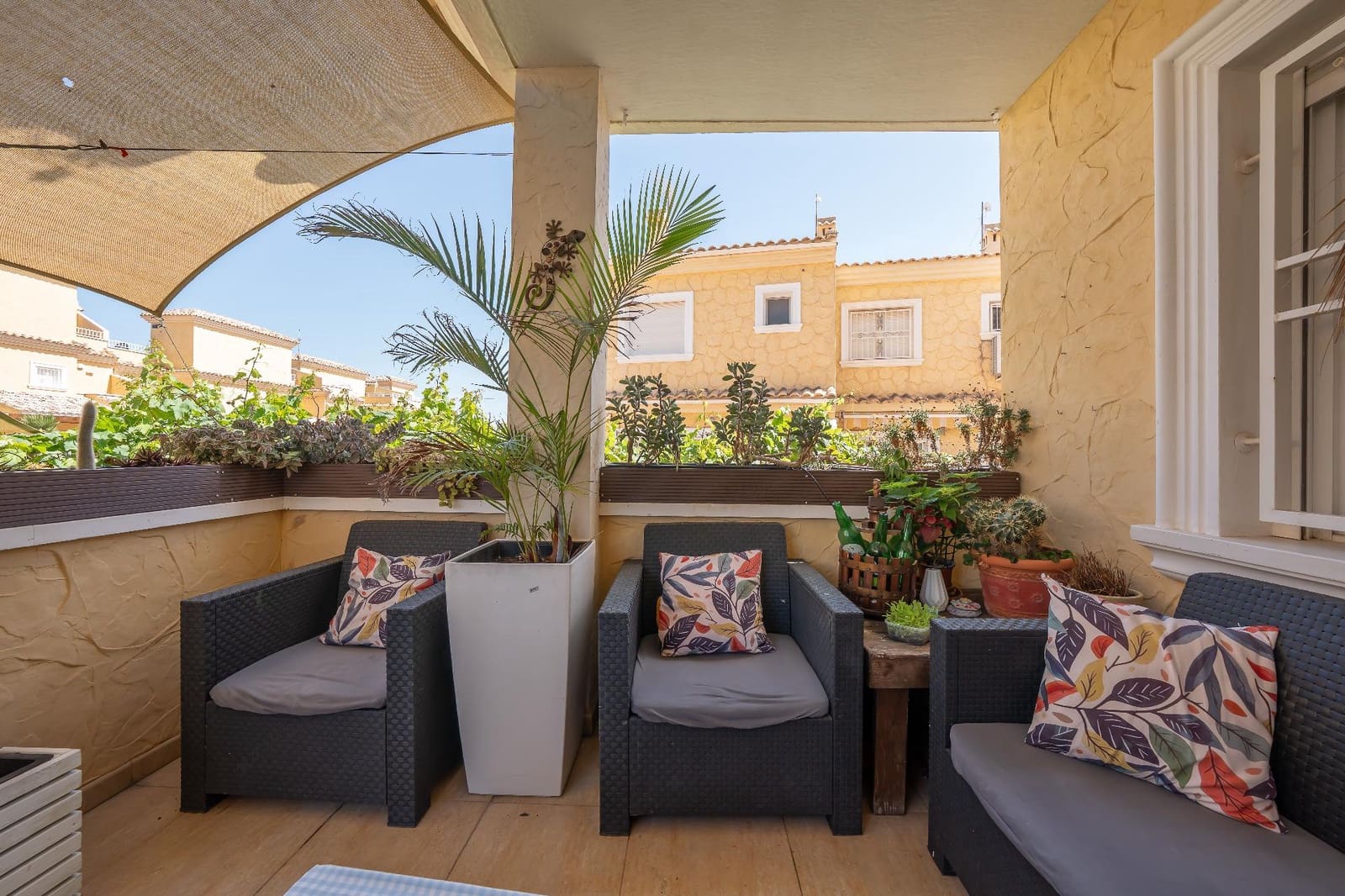 Adosado de 4 habitaciones en Torrevieja en venta con piscina - 340.000 € (Ref: 9929341)