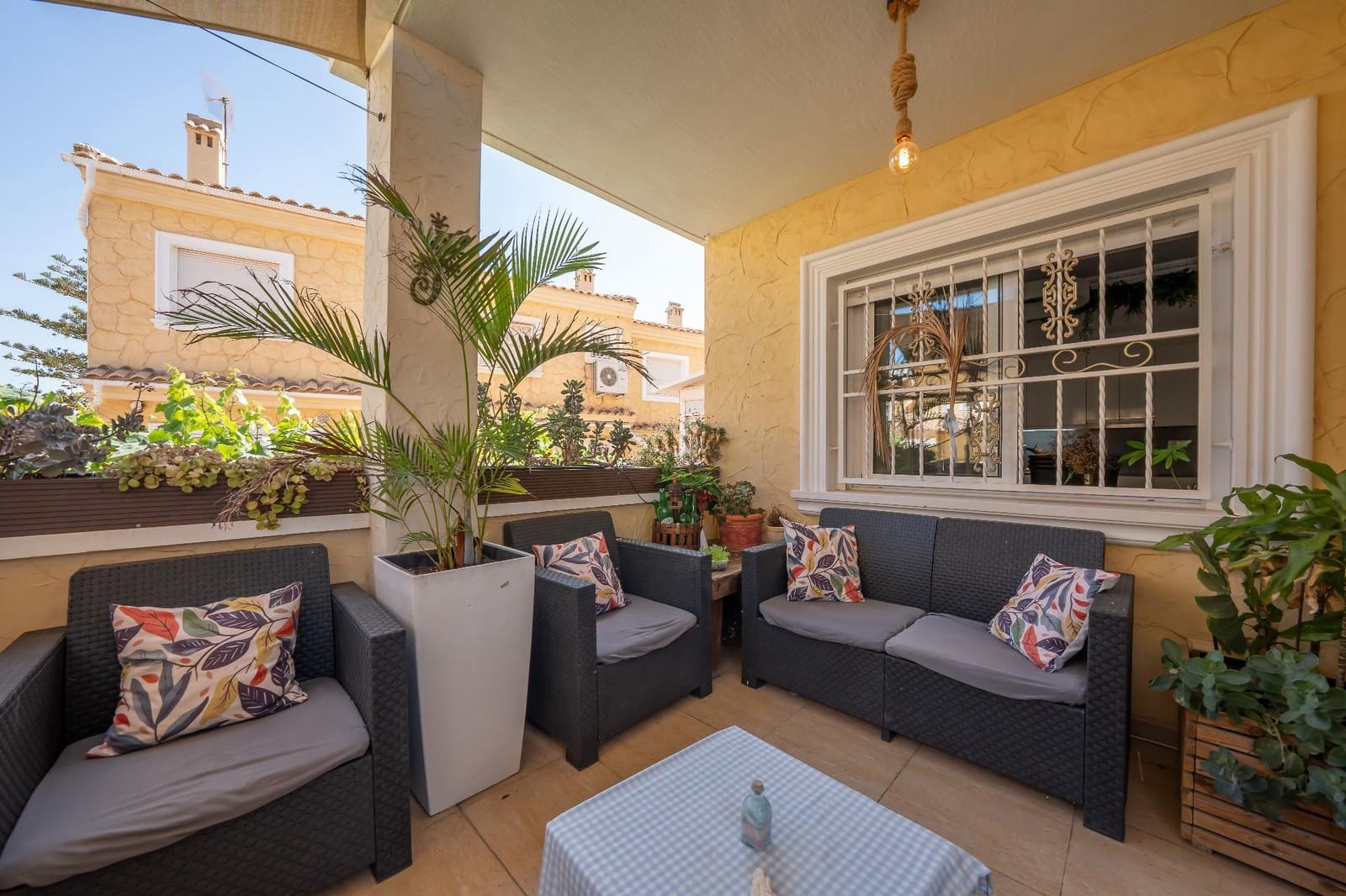 Adosado de 4 habitaciones en Torrevieja en venta con piscina - 340.000 € (Ref: 9929341)