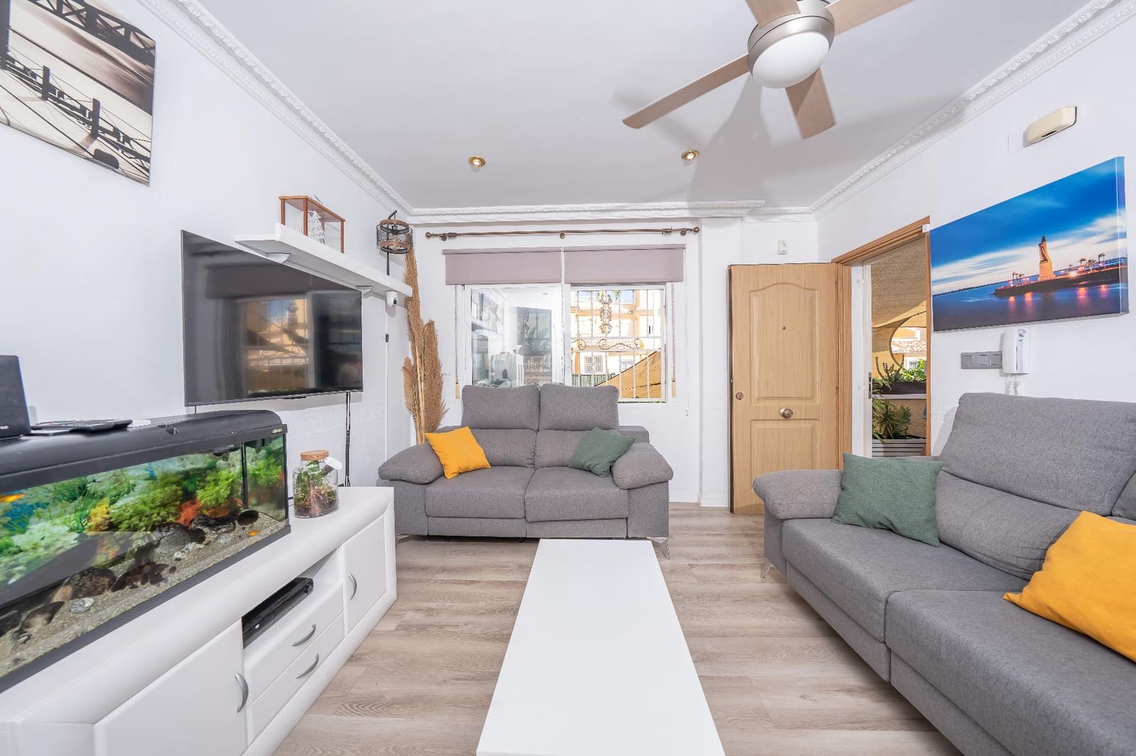 Adosado de 4 habitaciones en Torrevieja en venta con piscina - 340.000 € (Ref: 9929341)
