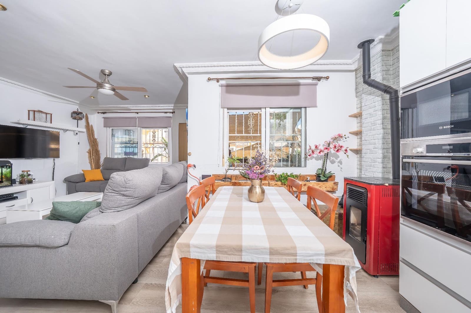 Adosado de 4 habitaciones en Torrevieja en venta con piscina - 340.000 € (Ref: 9929341)