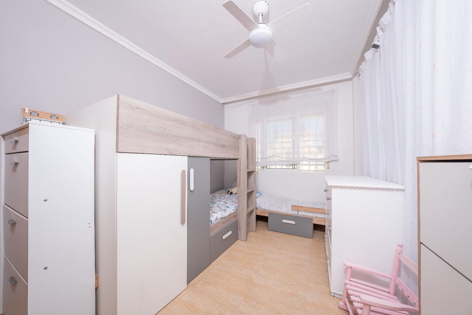 Adosado de 4 habitaciones en Torrevieja en venta con piscina - 340.000 € (Ref: 9929341)