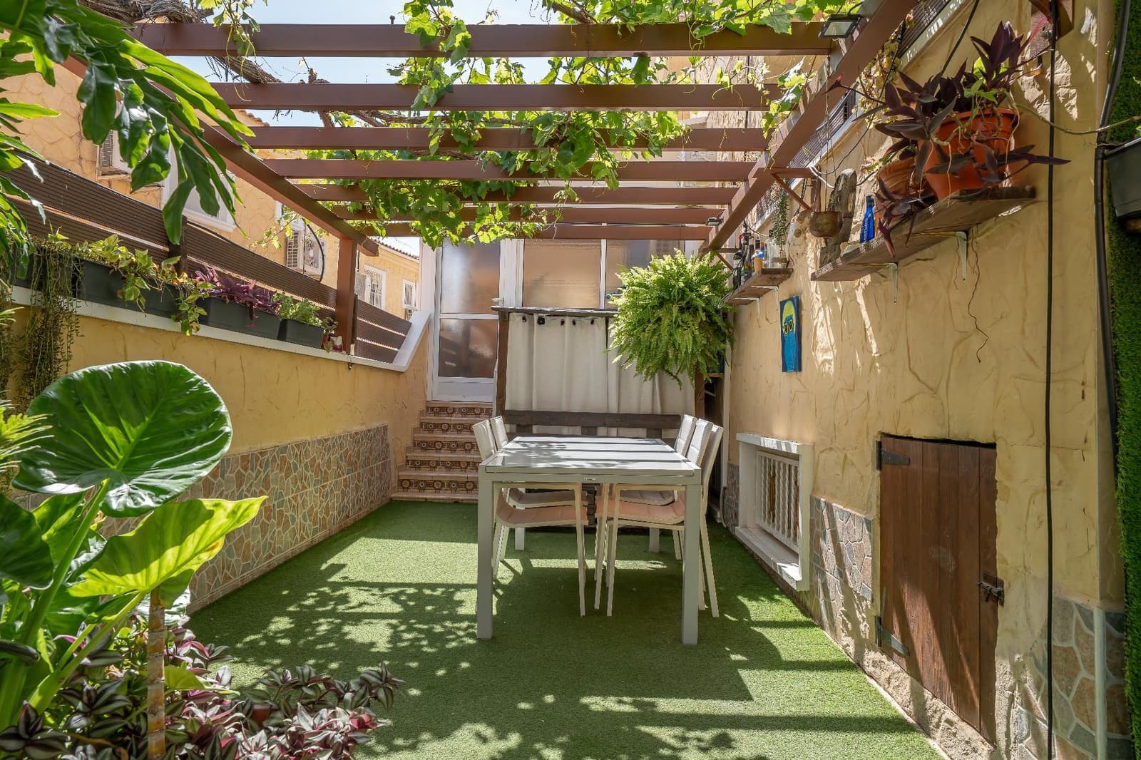 Adosado de 4 habitaciones en Torrevieja en venta con piscina - 340.000 € (Ref: 9929341)