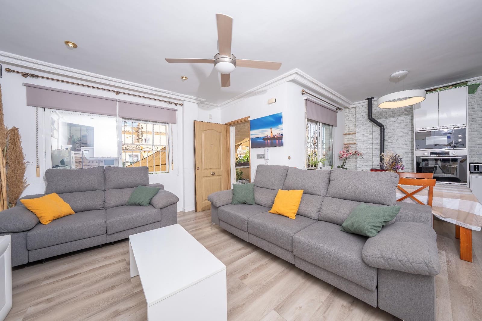 Adosado de 4 habitaciones en Torrevieja en venta con piscina - 340.000 € (Ref: 9929341)