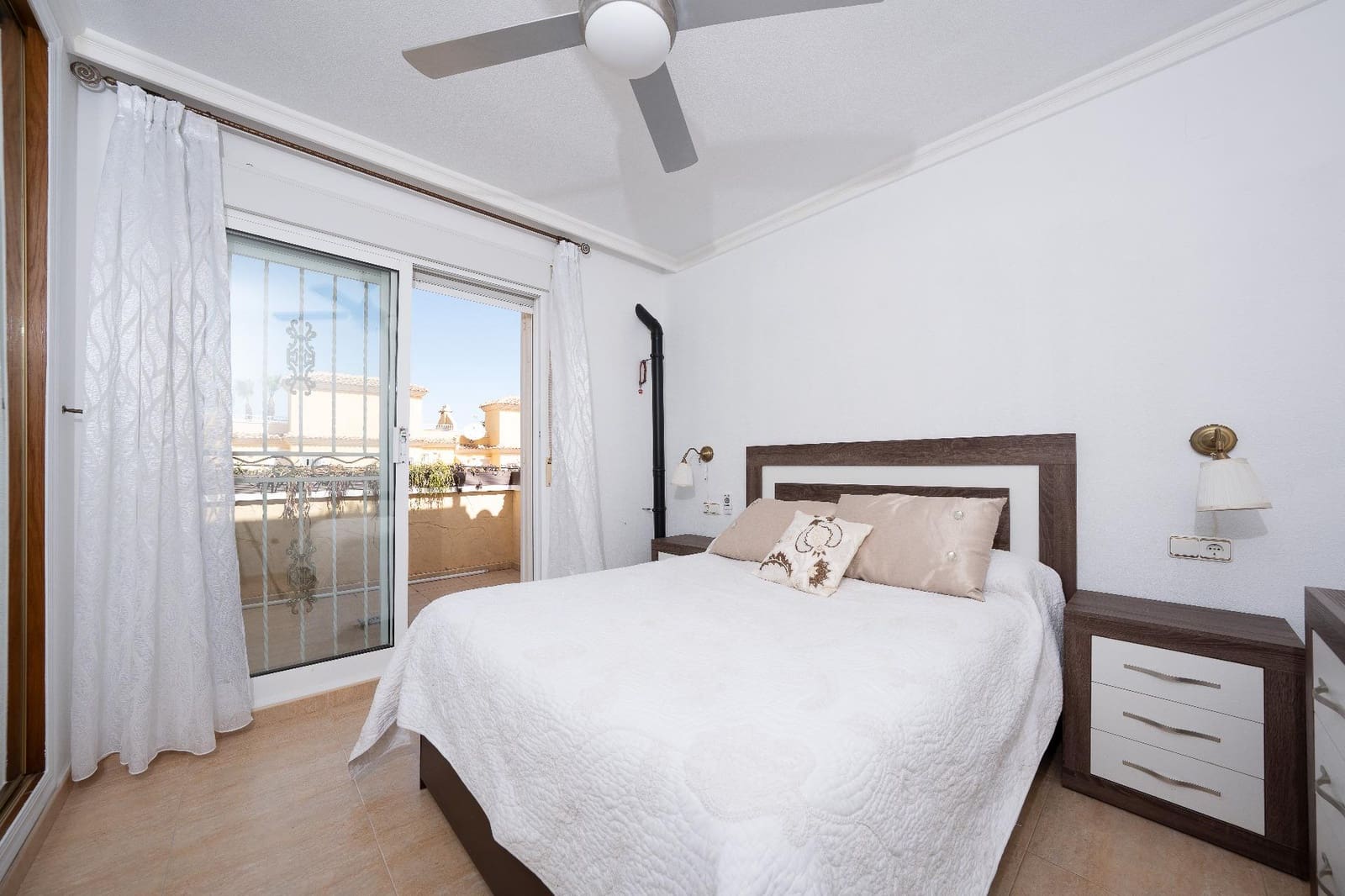 Adosado de 4 habitaciones en Torrevieja en venta con piscina - 340.000 € (Ref: 9929341)