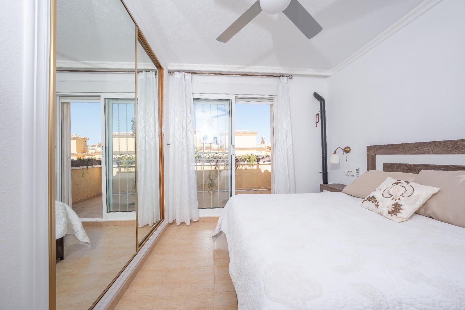 Adosado de 4 habitaciones en Torrevieja en venta con piscina - 340.000 € (Ref: 9929341)