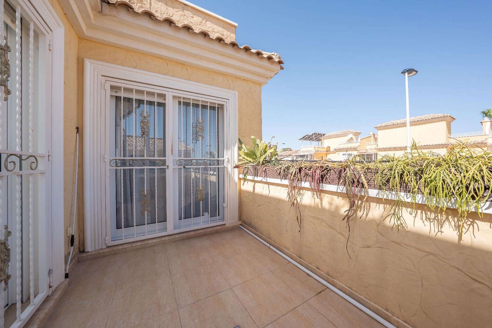 Adosado de 4 habitaciones en Torrevieja en venta con piscina - 340.000 € (Ref: 9929341)
