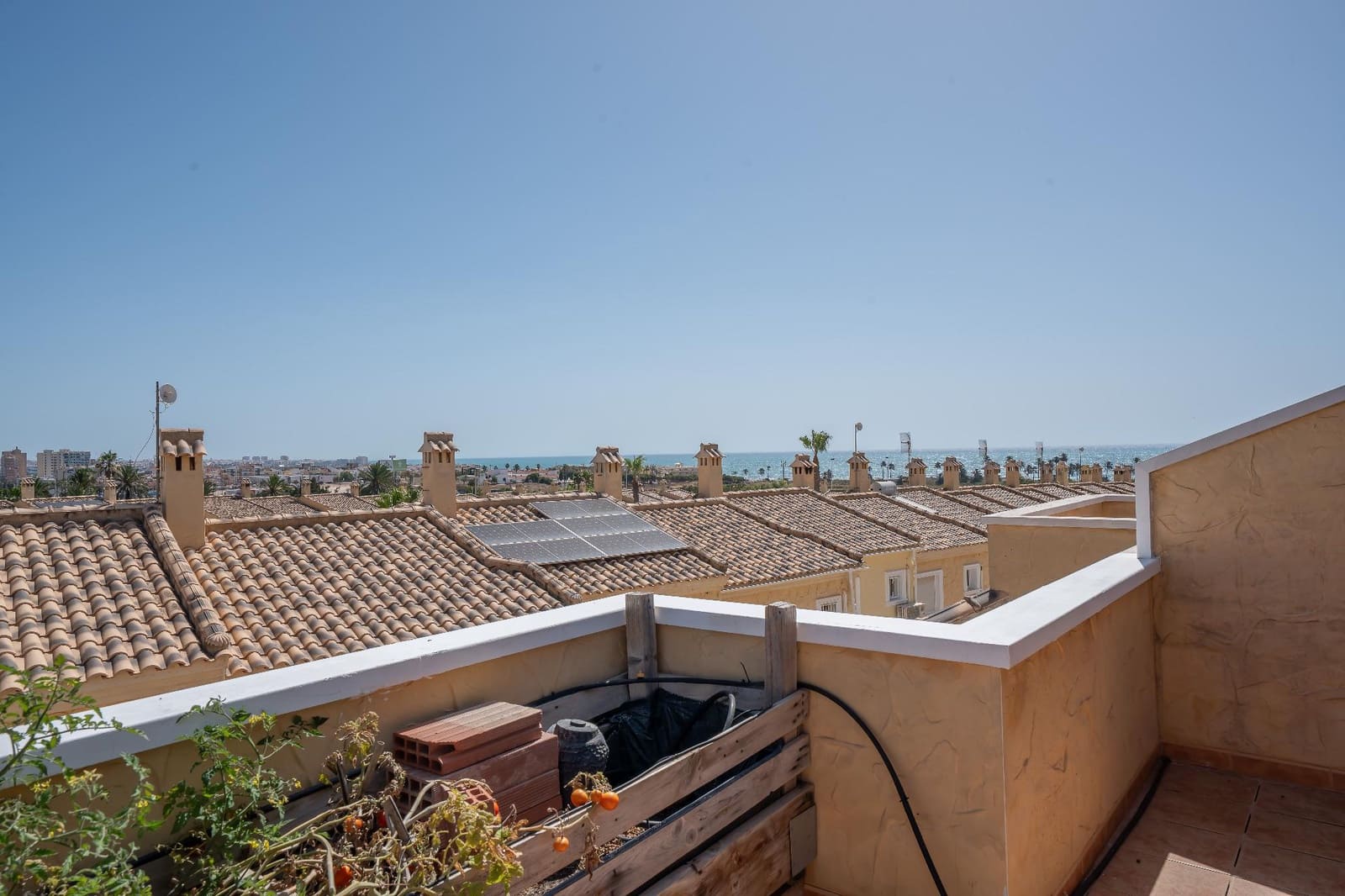 Adosado de 4 habitaciones en Torrevieja en venta con piscina - 340.000 € (Ref: 9929341)