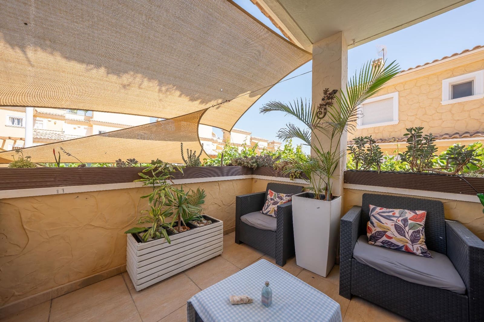 Adosado de 4 habitaciones en Torrevieja en venta con piscina - 340.000 € (Ref: 9929341)
