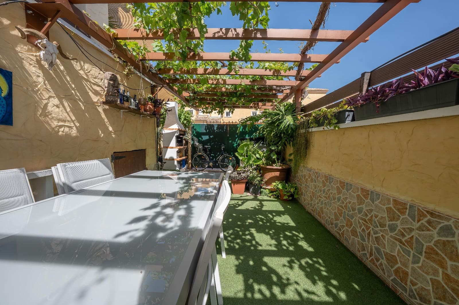 Adosado de 4 habitaciones en Torrevieja en venta con piscina - 340.000 € (Ref: 9929341)
