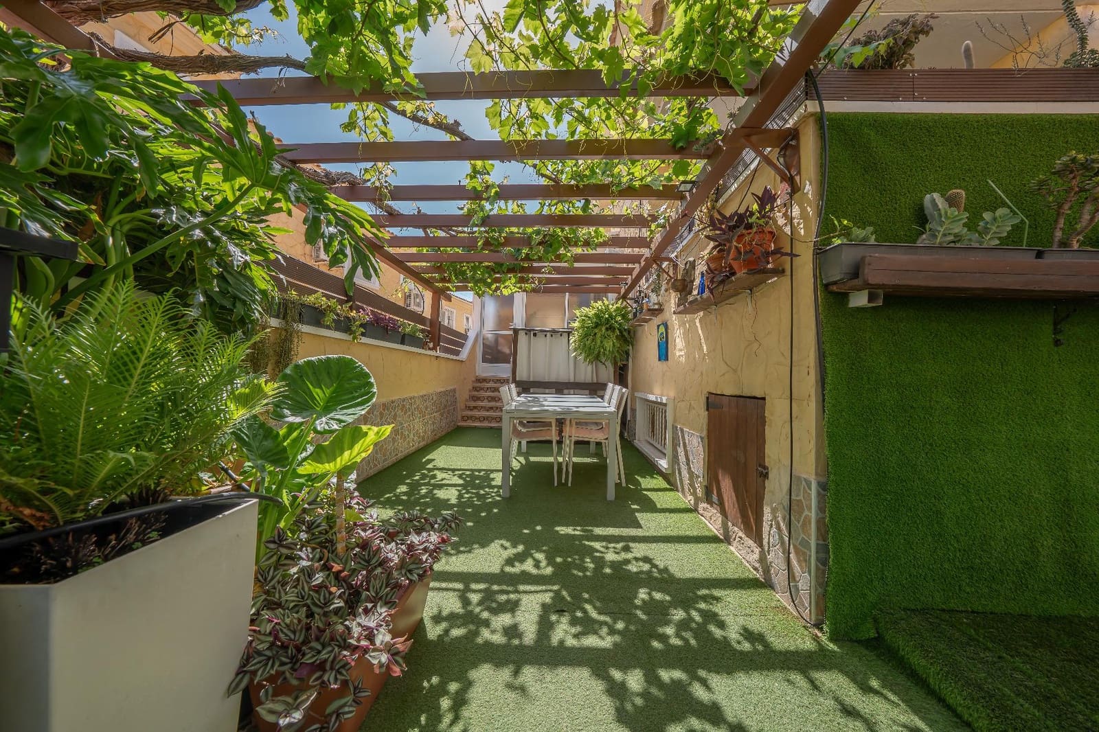 Adosado de 4 habitaciones en Torrevieja en venta con piscina - 340.000 € (Ref: 9929341)