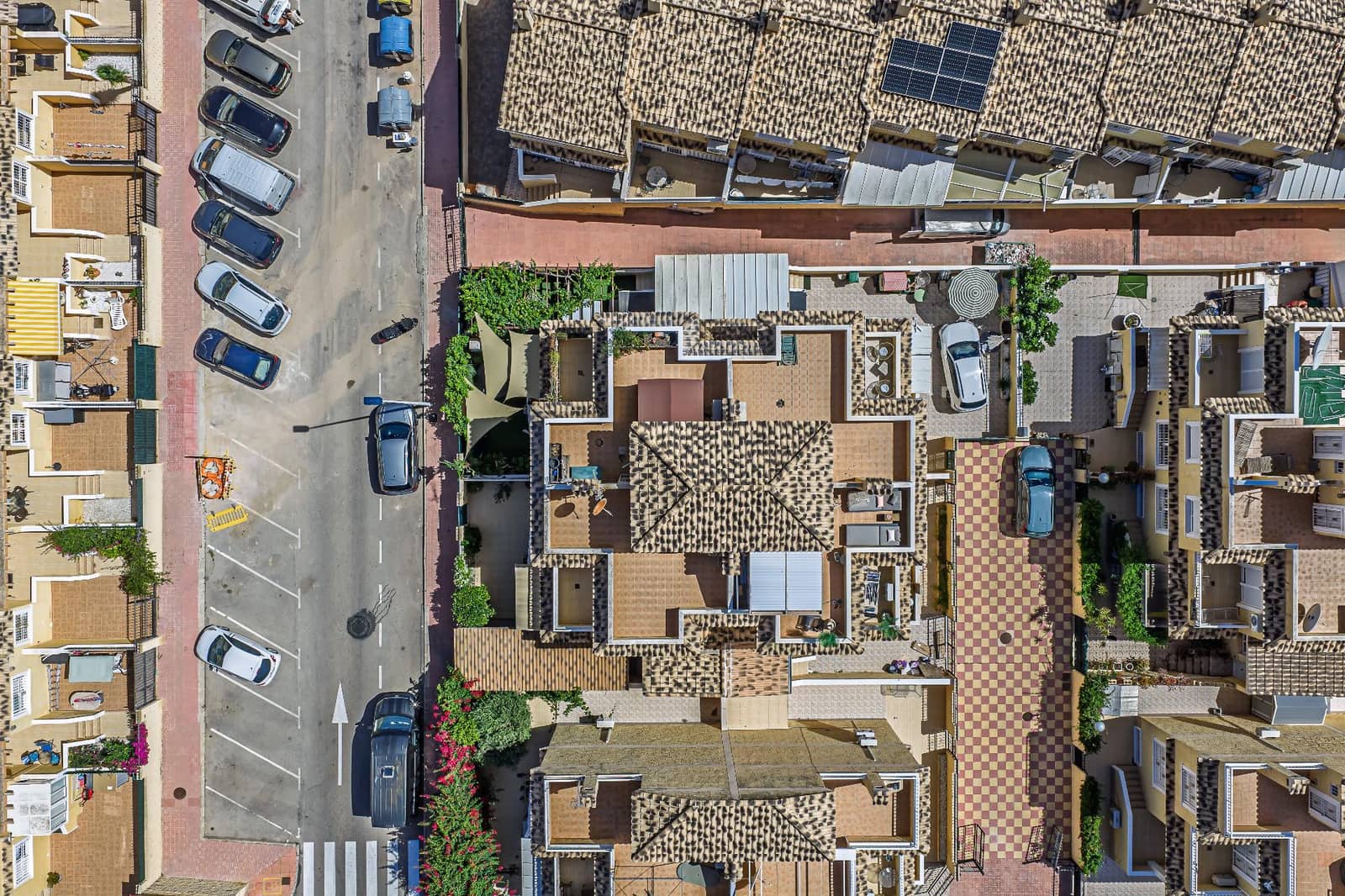 Adosado de 4 habitaciones en Torrevieja en venta con piscina - 340.000 € (Ref: 9929341)