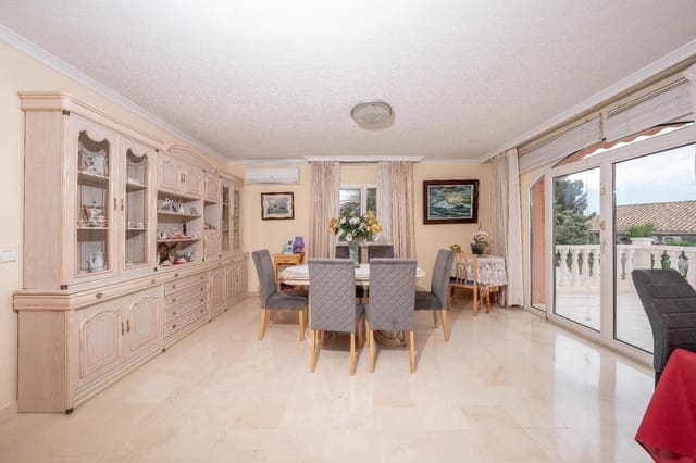 5 soveværelse Villa til salg i La Nucia med swimmingpool garage - € 999.000 (Ref: 9934167)
