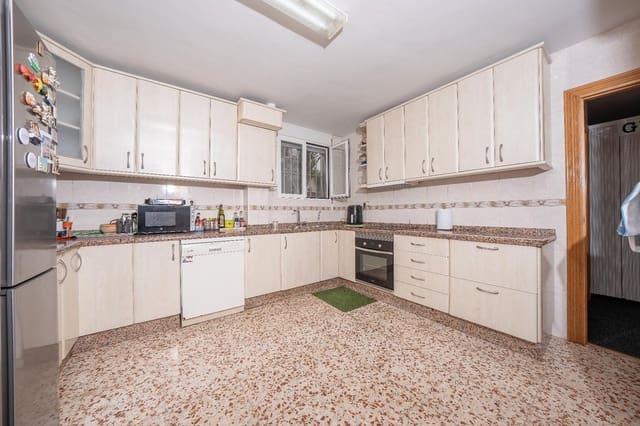 5 soveværelse Villa til salg i La Nucia med swimmingpool garage - € 999.000 (Ref: 9934167)