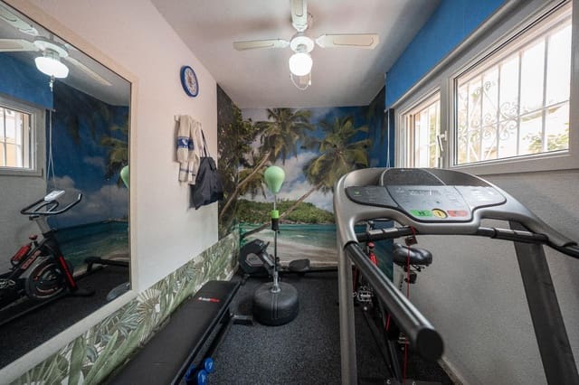 5 soveværelse Villa til salg i La Nucia med swimmingpool garage - € 999.000 (Ref: 9934167)