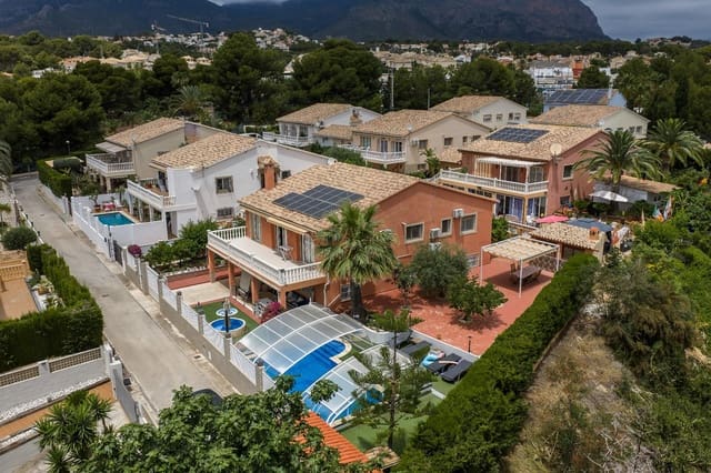 5 soveværelse Villa til salg i La Nucia med swimmingpool garage - € 999.000 (Ref: 9934167)