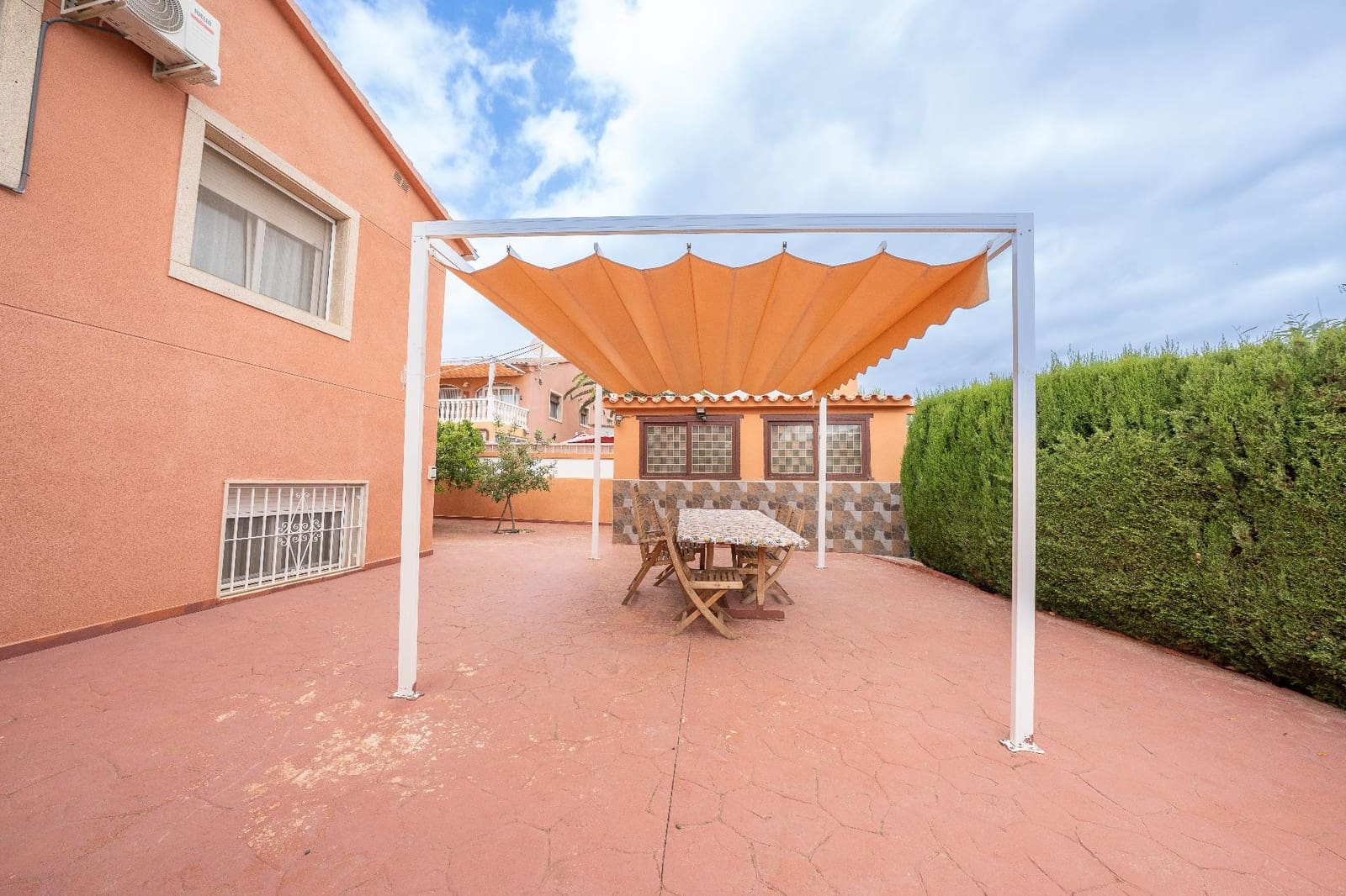 5 chambre Villa/Maison à vendre à La Nucia avec piscine garage - 899 000 € (Ref: 9934167)