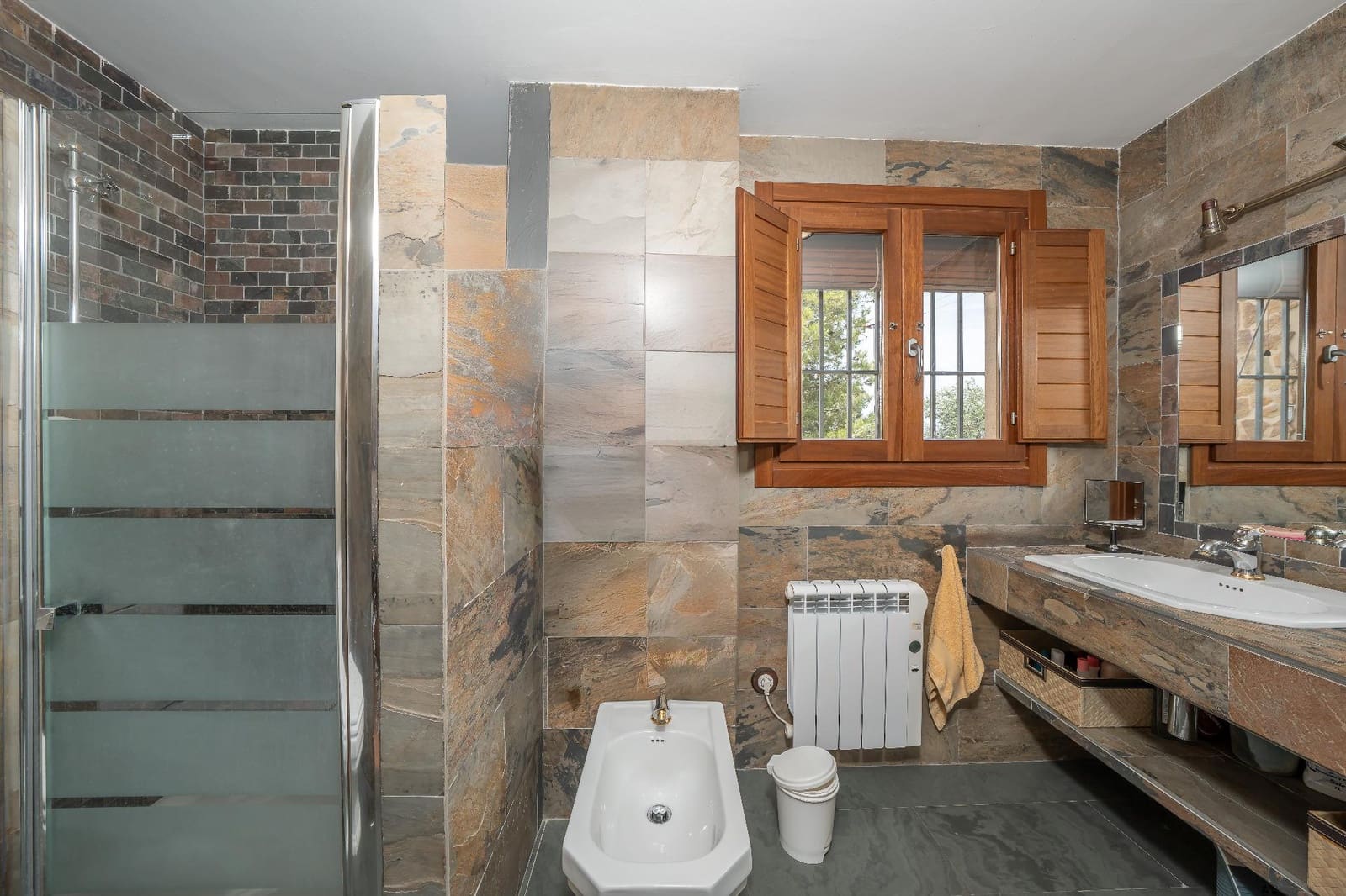 4 soveværelse Finca/Landehus til salg i Biar med garage - € 750.000 (Ref: 9936349)