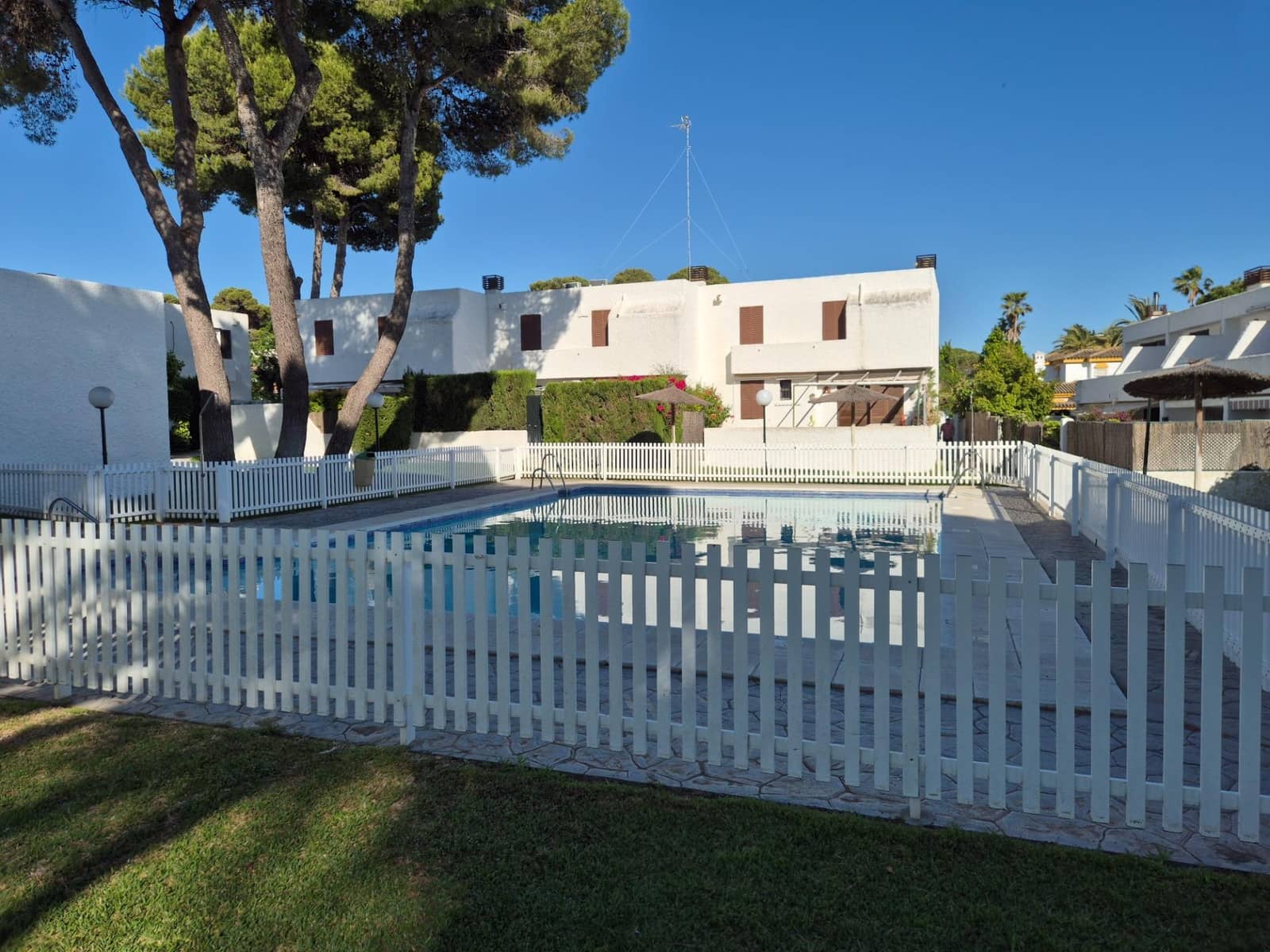 3 soveværelse Semi-Rækkehus til salg i El Puerto de Santa Maria med swimmingpool - € 579.000 (Ref: 9939921)