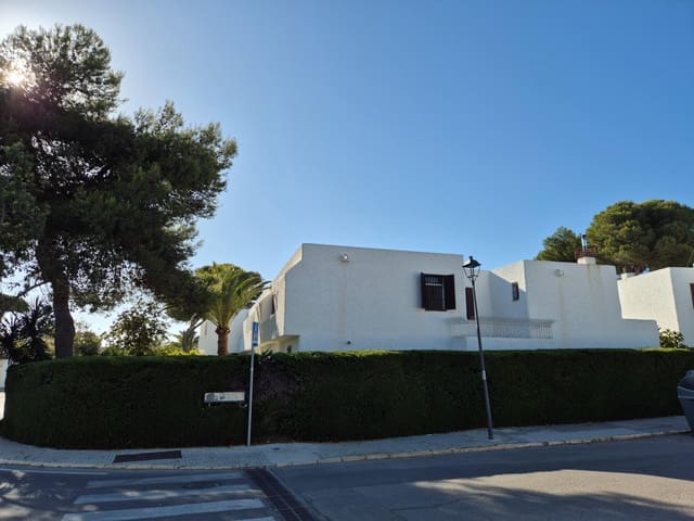 3 soveværelse Semi-Rækkehus til salg i El Puerto de Santa María med swimmingpool - € 579.000 (Ref: 9939921)