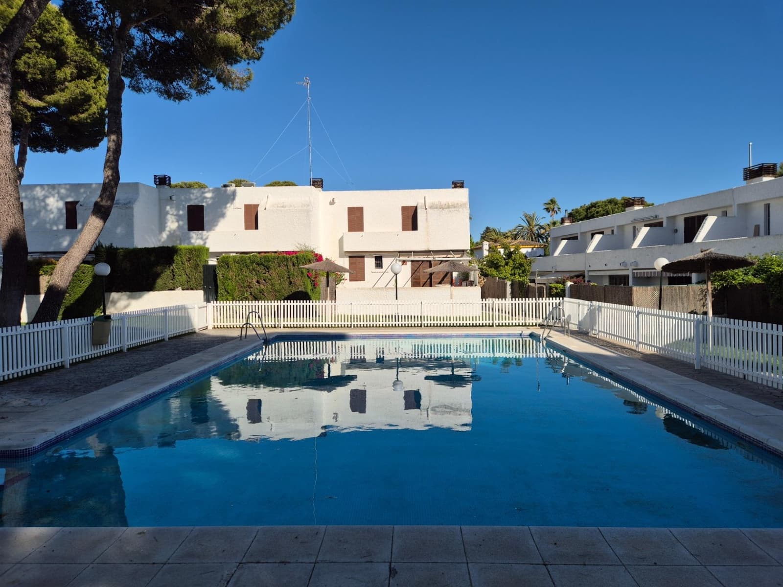 3 soveværelse Semi-Rækkehus til salg i El Puerto de Santa Maria med swimmingpool - € 579.000 (Ref: 9939921)