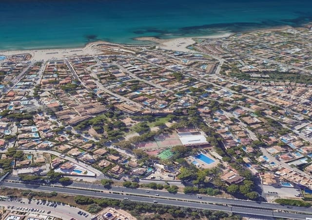Chalet de 3 habitaciones en La Zenia, Orihuela en venta con piscina - 892.000 € (Ref: 9943642)