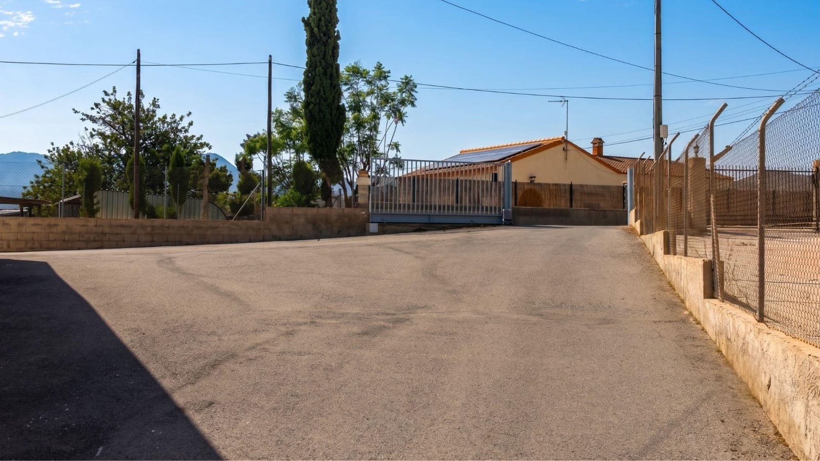 Business for sale in Matola with garage - € 309,900 (Ref: 9945662)