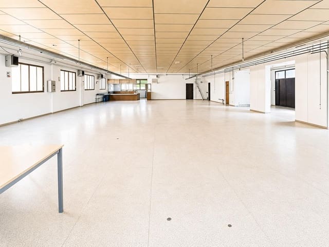 Företag till salu i Almansa - 250 000 € (Ref: 9949738)