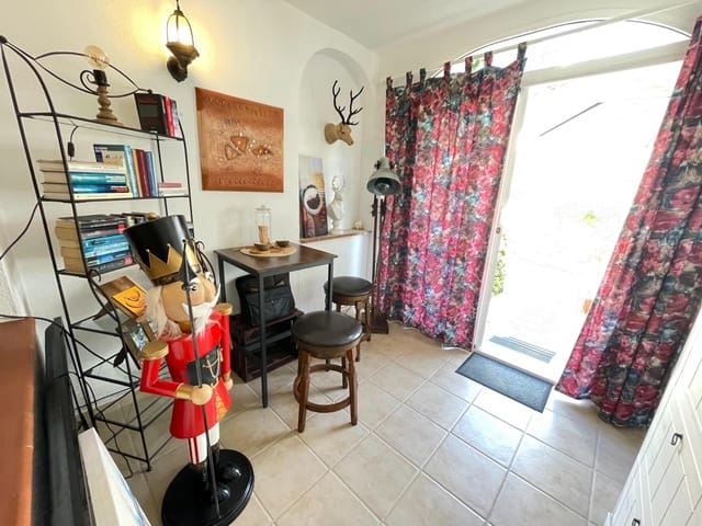 2 soverom Rekkehus til salgs i Los Balcones med svømmebasseng - € 165 000 (Ref: 9949742)