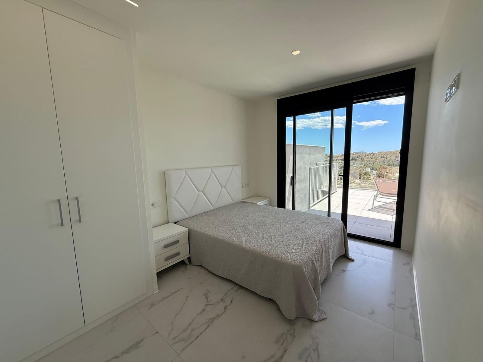 2 bedroom Apartment for rent in Finestrat with pool - € 1,650 (Ref: 9959756)