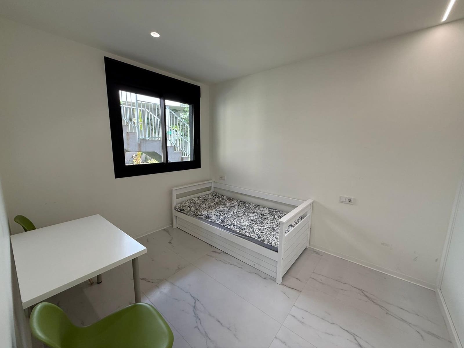 2 bedroom Apartment for rent in Finestrat with pool - € 1,650 (Ref: 9959756)