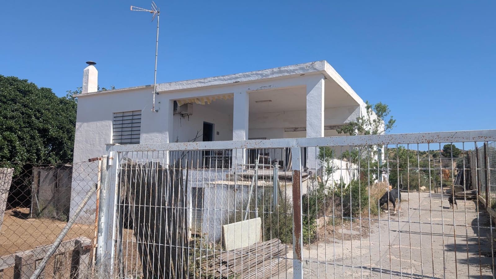 4 slaapkamer Villa te koop in Elche / Elx met garage - € 220.000 (Ref: 9966614)