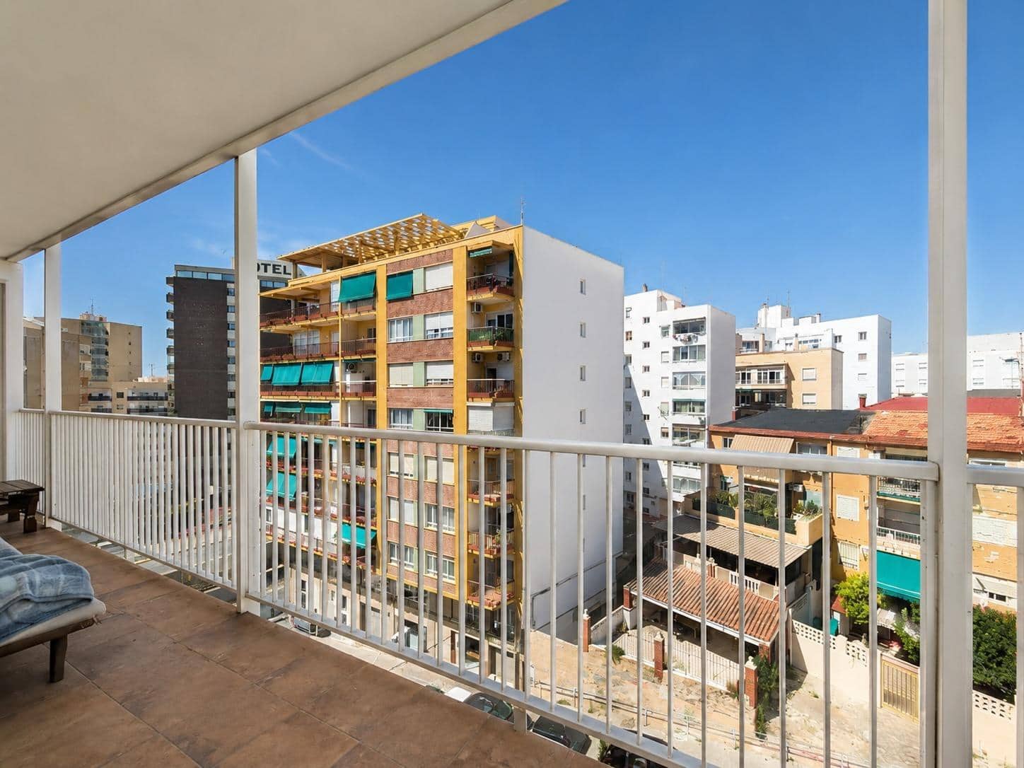 2 soveværelse Lejlighed til salg i Alicante by med garage - € 290.000 (Ref: 9973290)