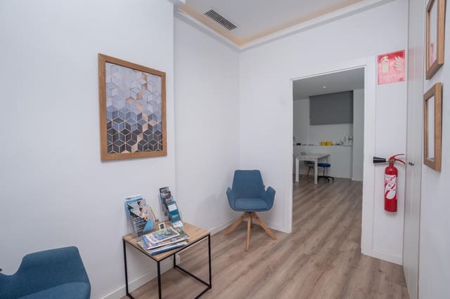 4 slaapkamer Commercieel te koop in Alicante stad - € 265.000 (Ref: 9979122)