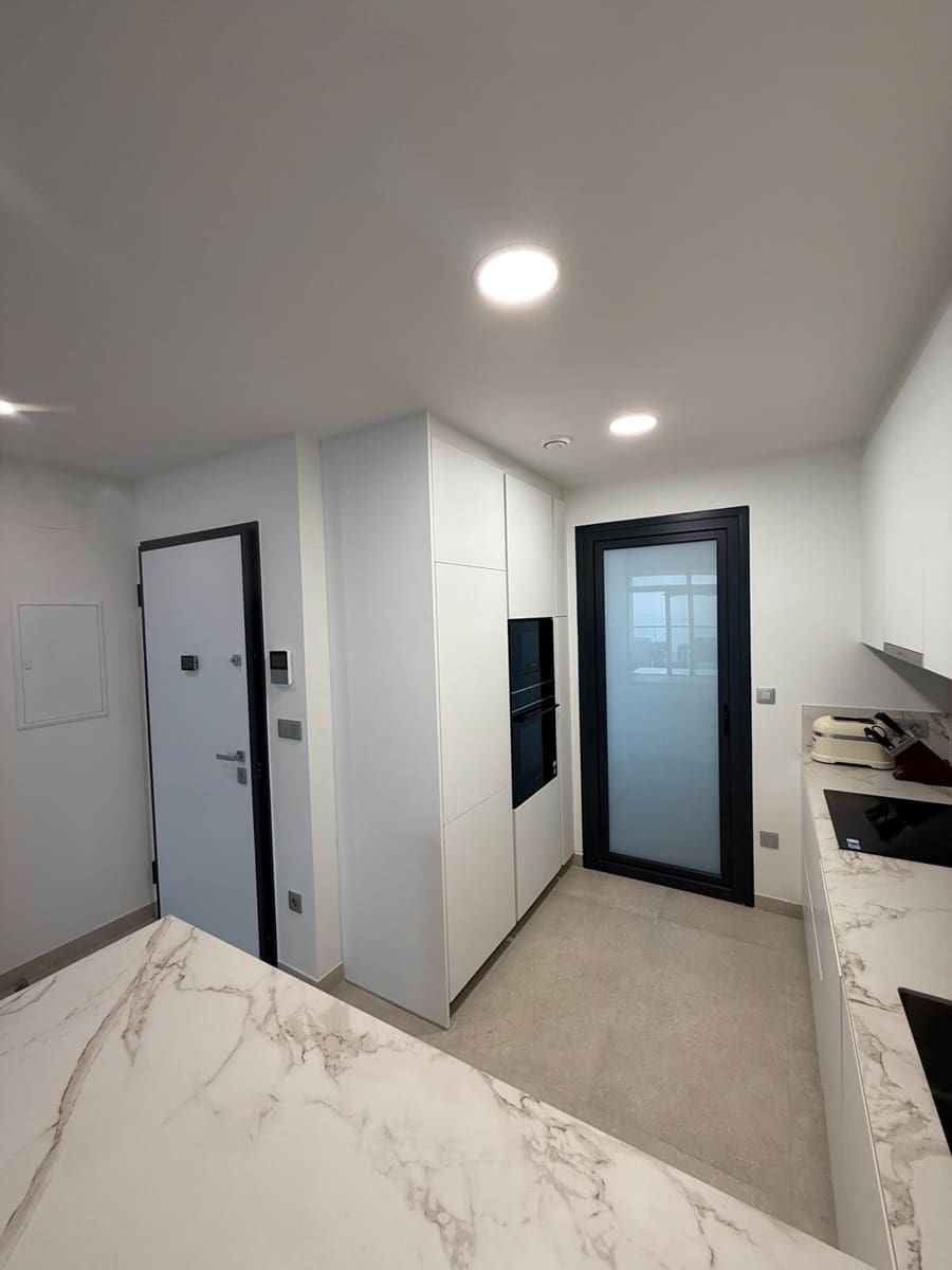 2 bedroom Apartment for rent in Benidorm with pool garage - € 6,250 (Ref: 9979786)