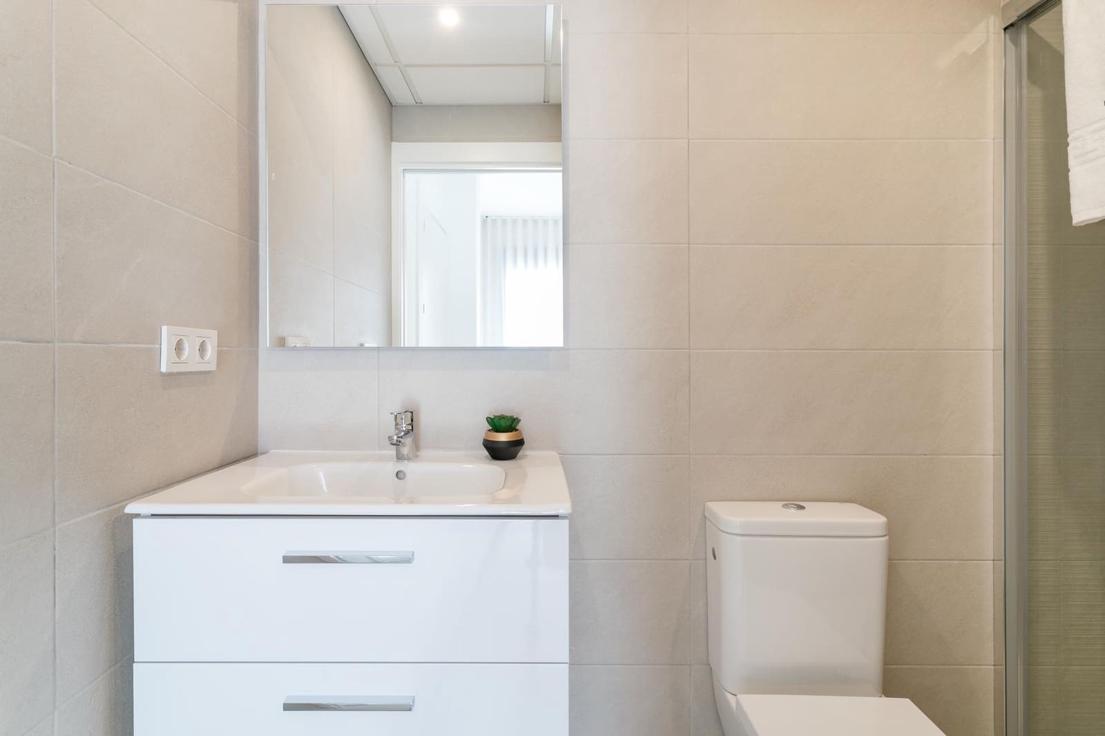 2 soverom Leilighet til salgs i Torrevieja med svømmebasseng garasje - € 305 000 (Ref: 9982952)