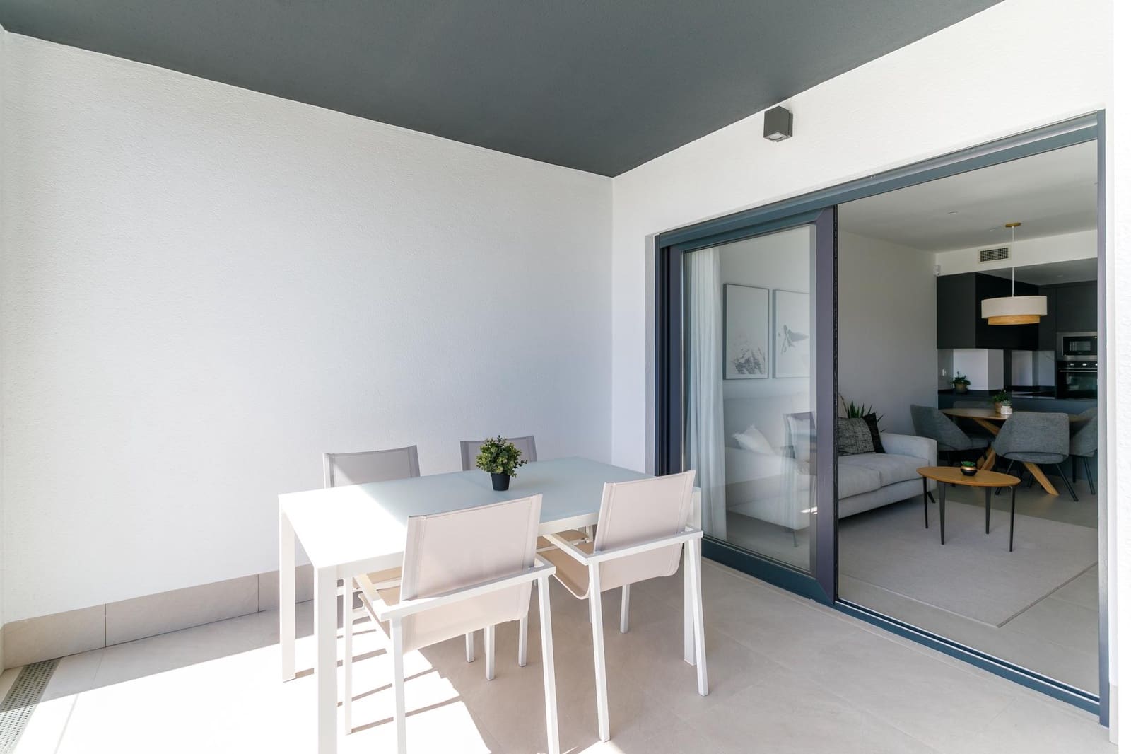 2 soverom Leilighet til salgs i Torrevieja med svømmebasseng garasje - € 305 000 (Ref: 9982952)