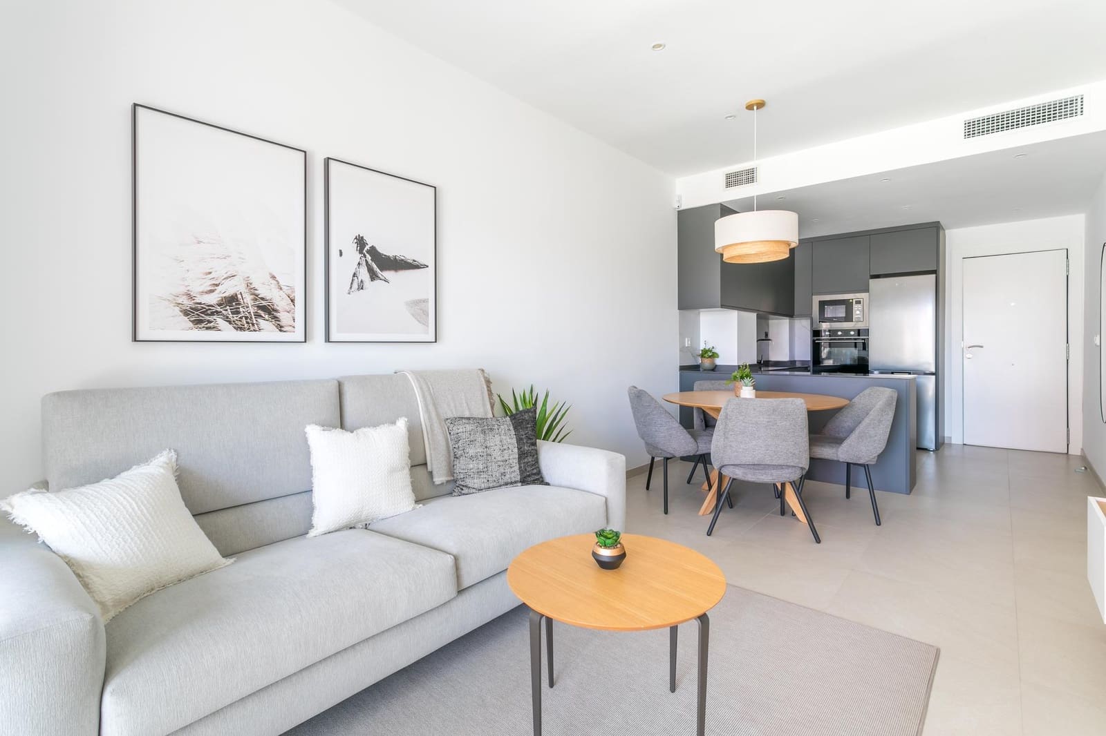 2 soverom Leilighet til salgs i Torrevieja med svømmebasseng garasje - € 305 000 (Ref: 9982952)
