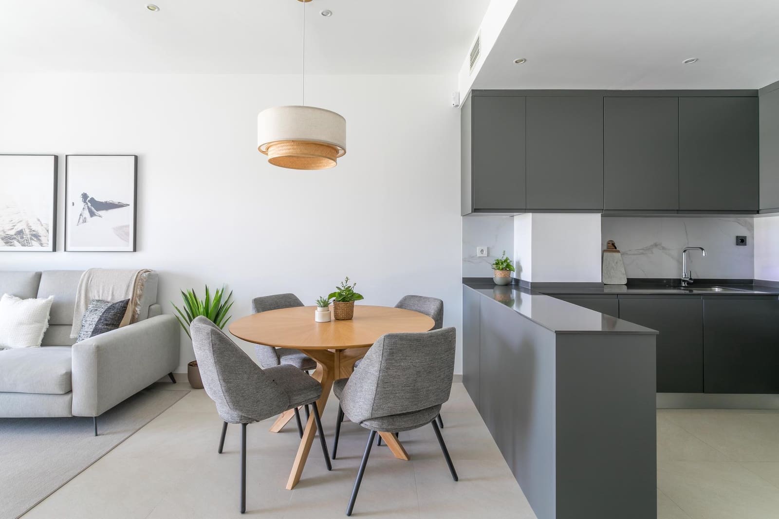 2 soverom Leilighet til salgs i Torrevieja med svømmebasseng garasje - € 305 000 (Ref: 9982952)
