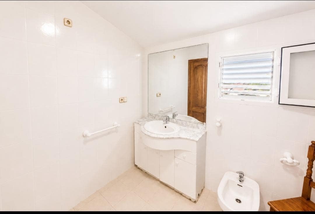 4 bedroom Penthouse for sale in Torrevieja with pool garage - € 420,000 (Ref: 9984972)