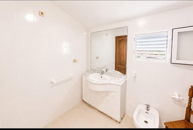 4 bedroom Penthouse for sale in Torrevieja with pool garage - € 420,000 (Ref: 9984972)