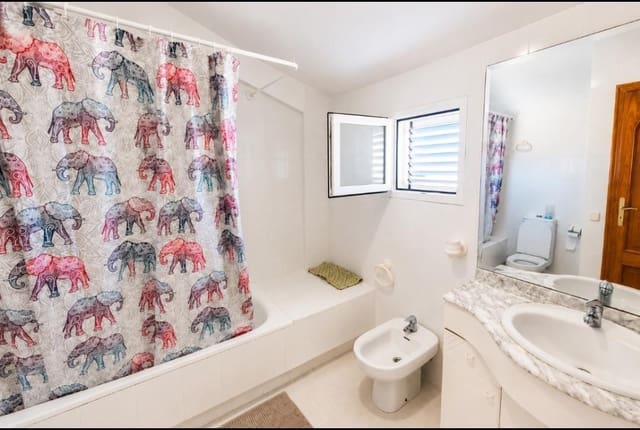 4 bedroom Penthouse for sale in Torrevieja with pool garage - € 420,000 (Ref: 9984972)