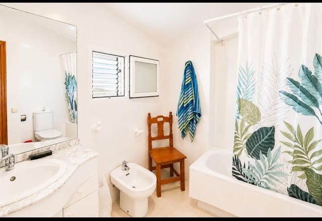 4 bedroom Penthouse for sale in Torrevieja with pool garage - € 420,000 (Ref: 9984972)
